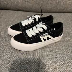 Mudd Sneakers Girls Various sizes.